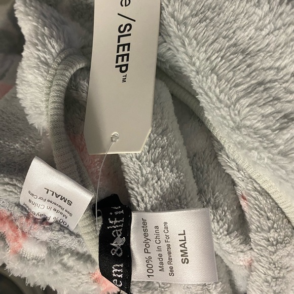 Fuzzy plush Pajama set! Lovely colors, front pocket, soft and comfortable. - Picture 3 of 5